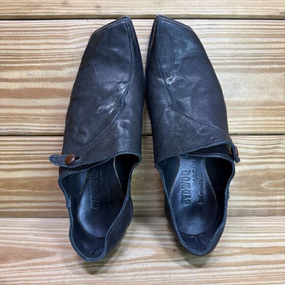 Cydwoq Women’s 36.5 Flats Black Leather Square/Pointed Toe Button Detail Shoes - Picture 7 of 9